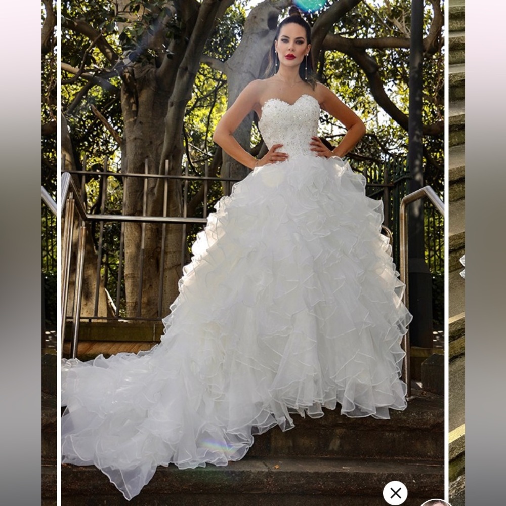 Brand New Sweetheart Chapel Train Wedding Dress, White, size 12